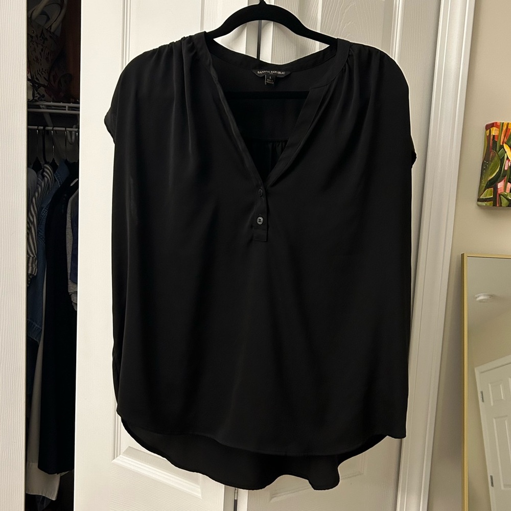 Banana Republic Black Cap Sleeve Two Button Flowy Blouse